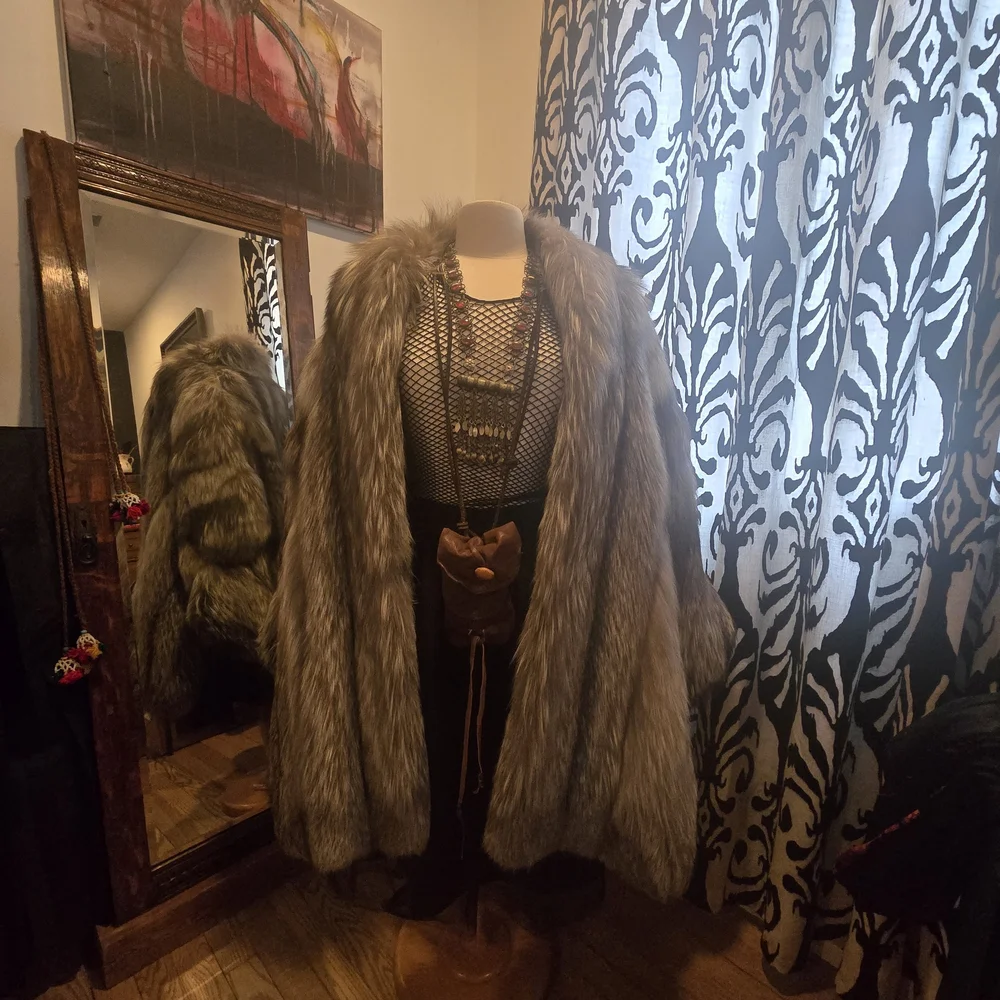 Luxurious Fox Fur Coat - Gray - Picture 5 of 16